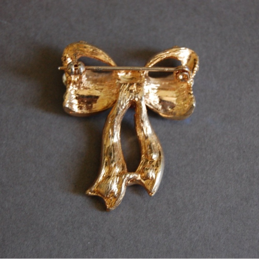 Red Rhinestone Gold Bow Pin - Picture 2 of 2